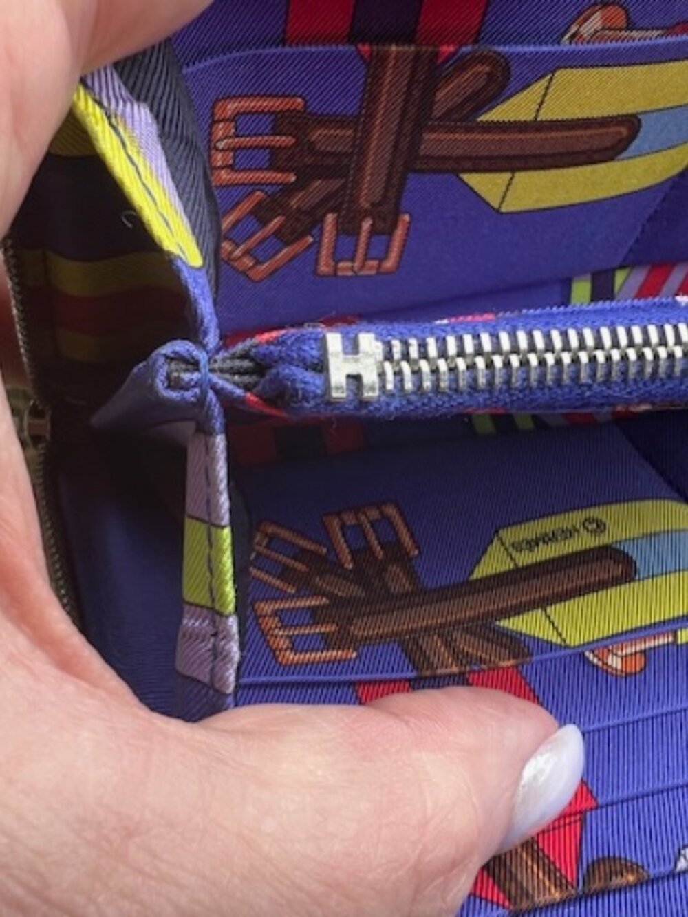 Hermes Silk’In Classic Wallet Red Leather Zip Around Silk Interior